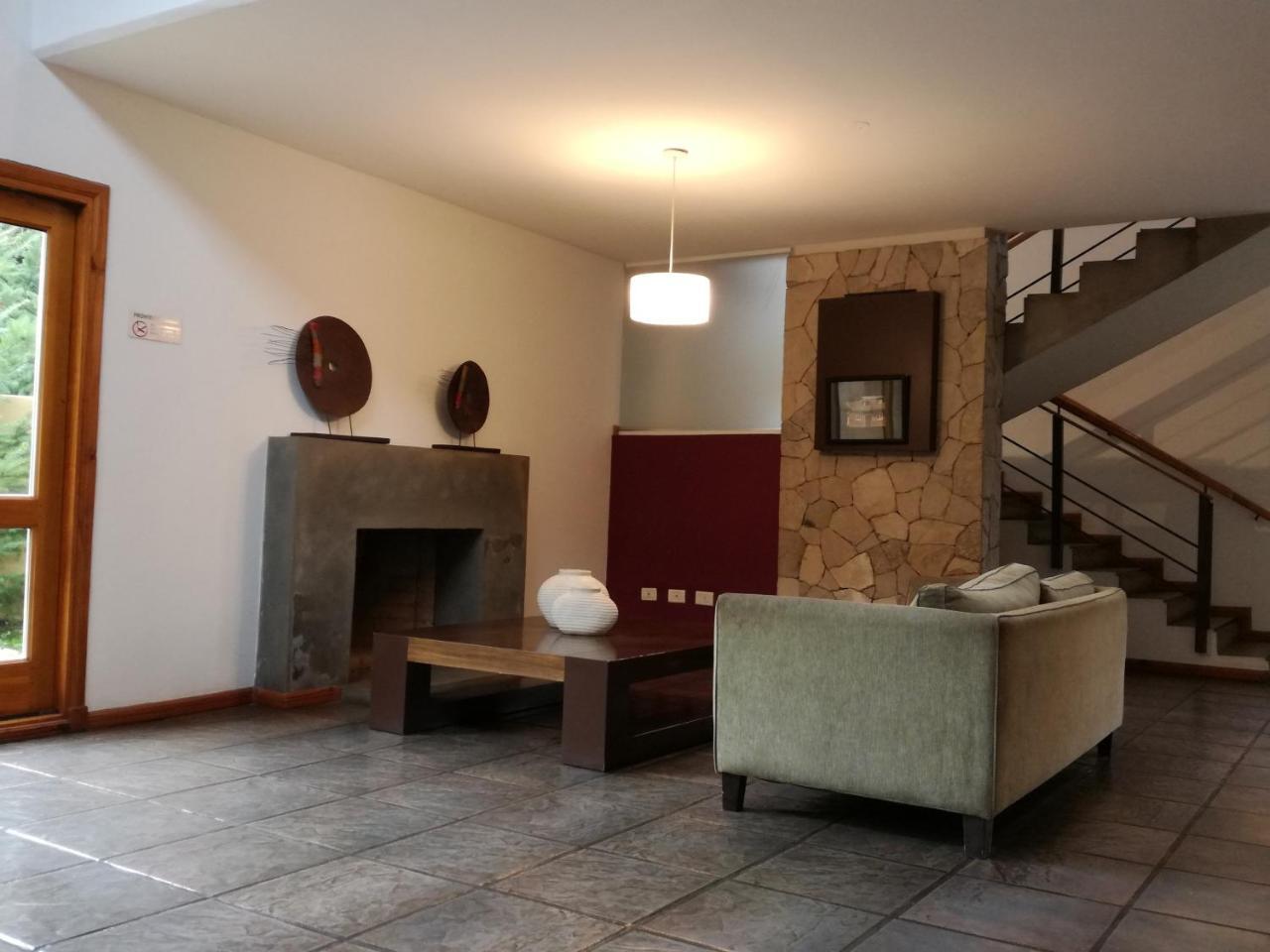 Hosteria Aca Al Sur Villa La Angostura Kültér fotó